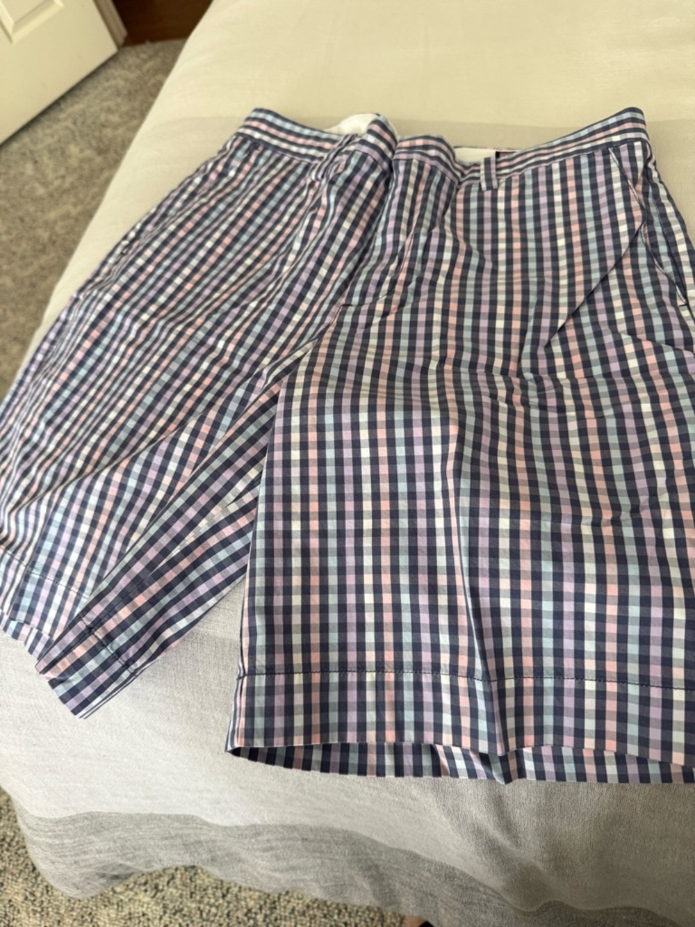 Vineyard Vines Men's Flat Front Gingham Shorts in Navy and Pink